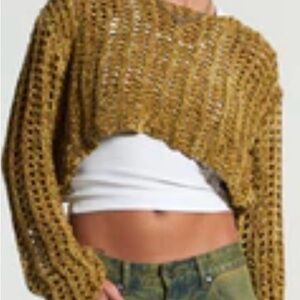 NWT – ragged priest cage, knit top